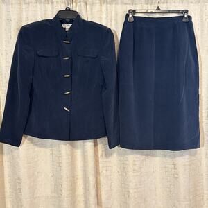 Elegant Navy Blue Women's Blazer and Skirt Set